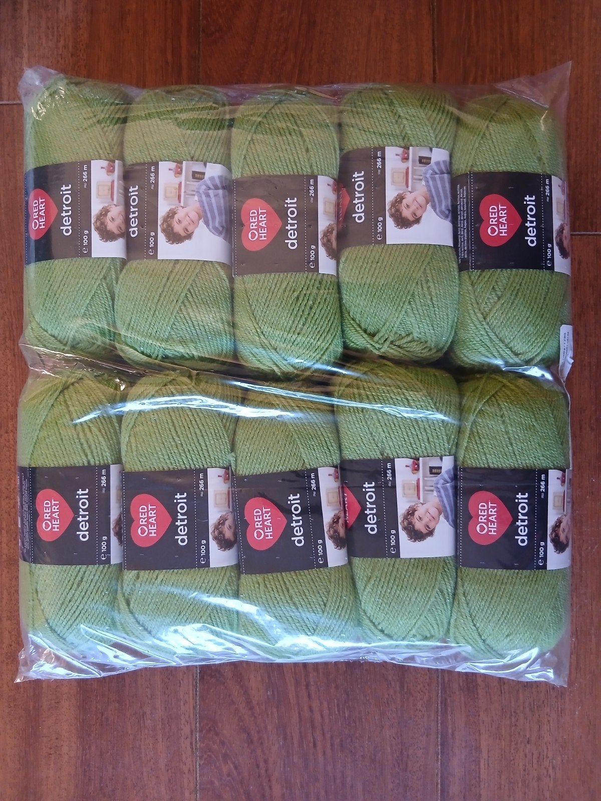 NIEUW 10 bollen acrylgaren a 100 gram, groen, Detroit, Ophalen of Verzenden, Nieuw, Breien of Haken, Wol of Garen