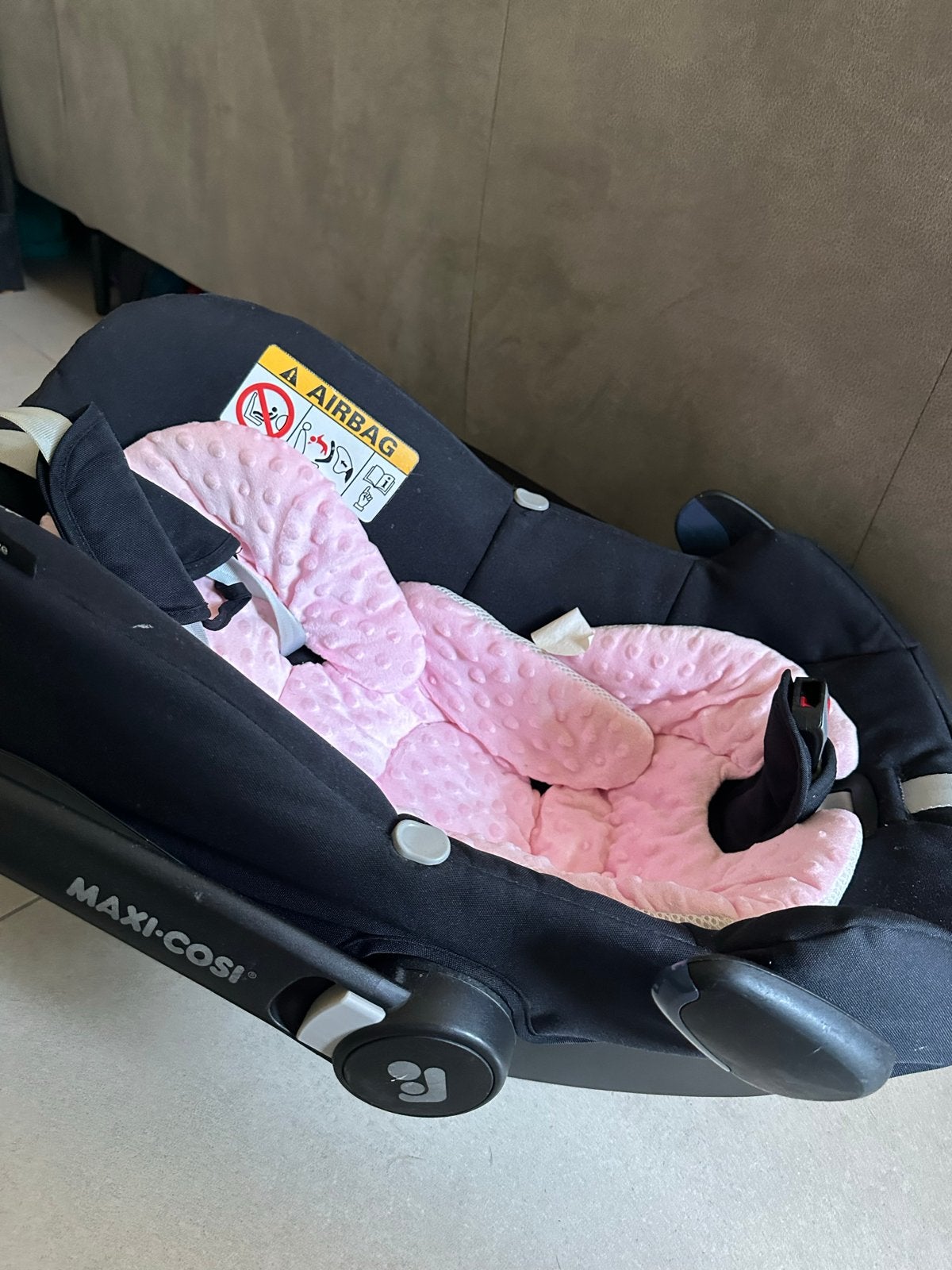 Maxi-Cosi Rock baby autostoel met roze verkleiner, Autogordel of Isofix, Gebruikt, 0 t/m 13 kg, Maxi-Cosi