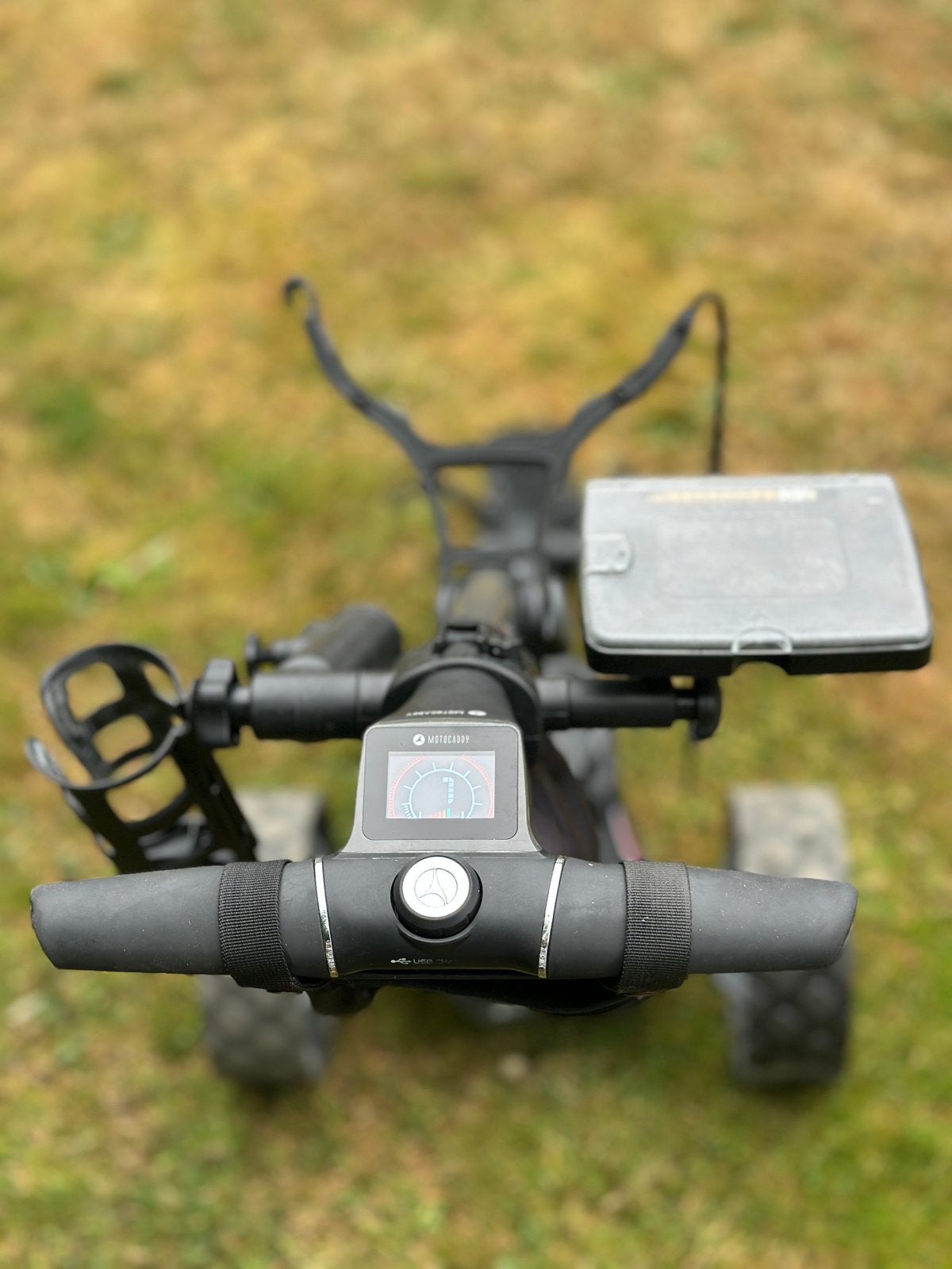Te koop Motocaddy M1 DHC 2024, electrische golftrolley, Ophalen, Zo goed als nieuw, Golfkar