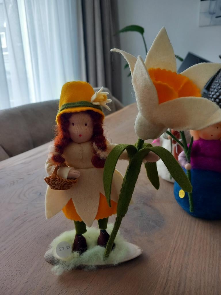 Narcisvrouwtje 22cm vilt vrije school seizoenstafel, Ophalen of Verzenden