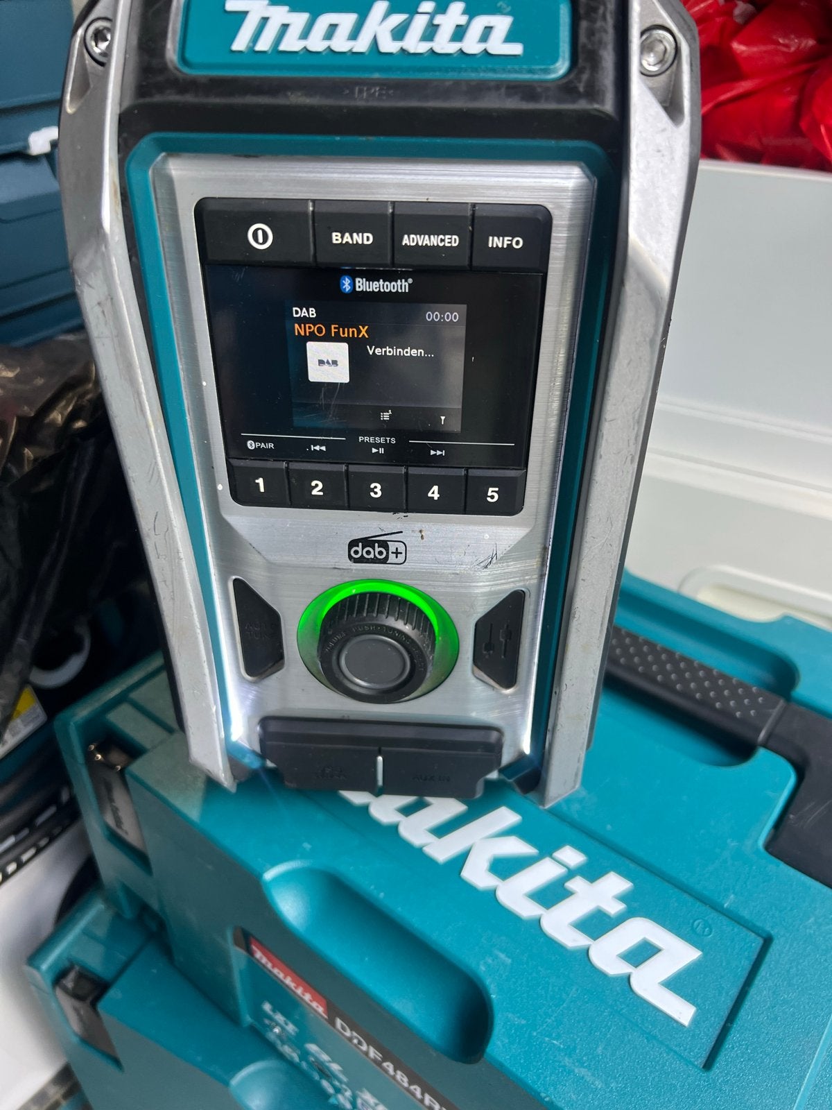 Makita DAB+ Bouwradio met Bluetooth+ gratis accu 18v, Ophalen of Verzenden, Gebruikt, Bouwradio