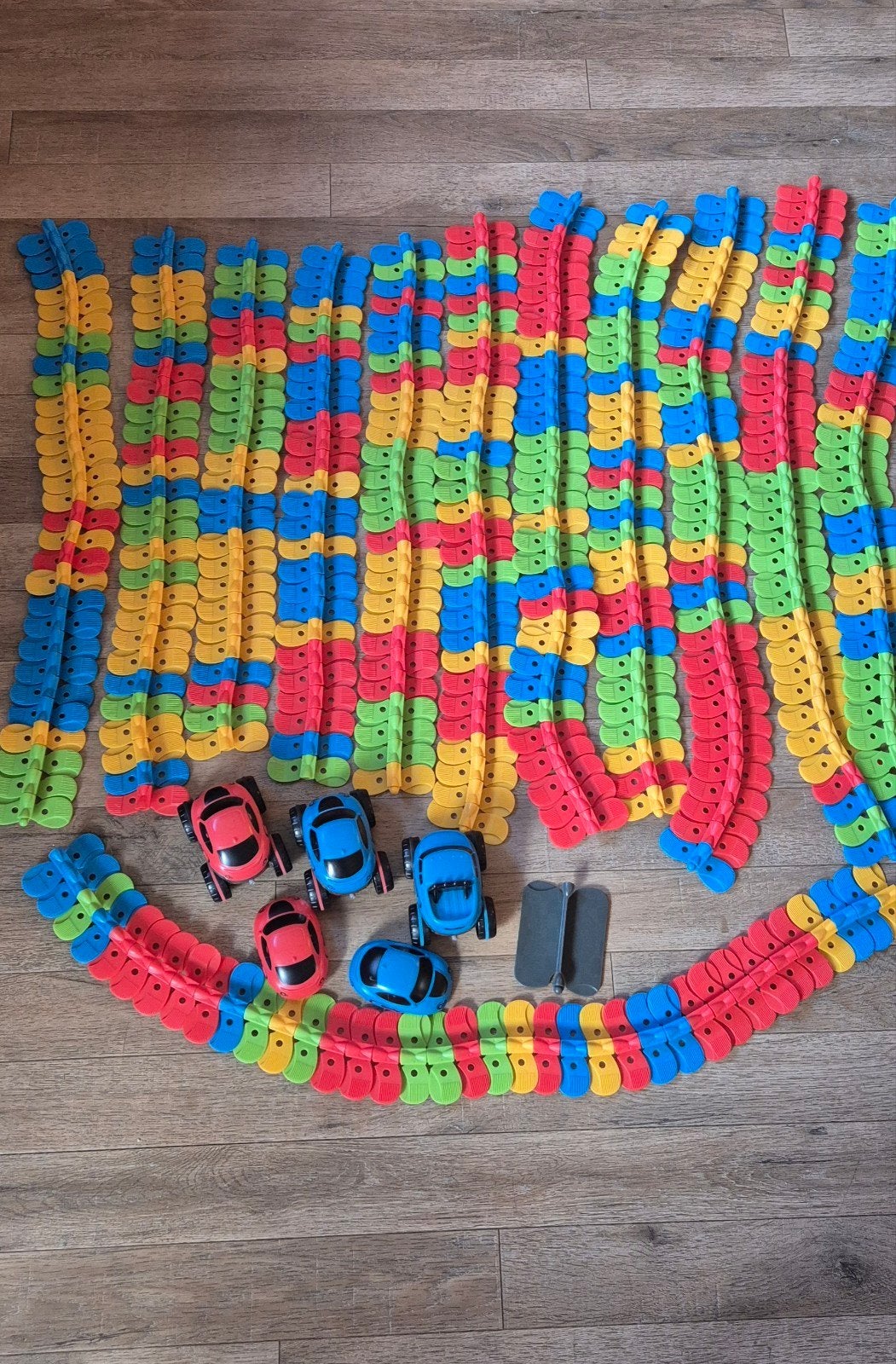 Smoby racebaan wegdelen en 3 auto's - Goede staat, Overige merken, Zelf te bouwen, Ophalen of Verzenden, Elektrisch
