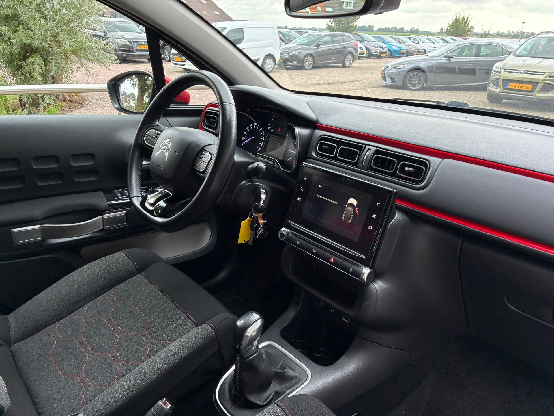 Citroen C3 1.2 PureTech S&S Shine | Camera + Cruise + Navi N, Voorwielaandrijving, 1025 kg, 450 kg, 1199 cc
