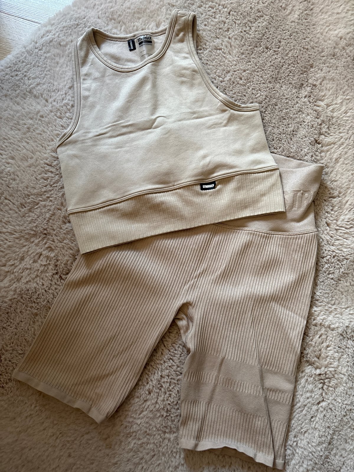 Stronger sportset - top en fietsbroekje, Beige, Ophalen of Verzenden, Maat 36 (S), Fitness of Aerobics