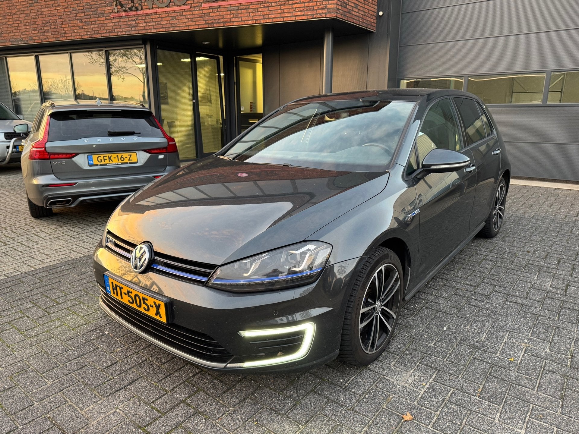 Volkswagen Golf 1.4 TSI GTE PANO CRUISE PERFECT ONDERHOUDEN, Gebruikt, 150 pk, Zwart, 1499 kg