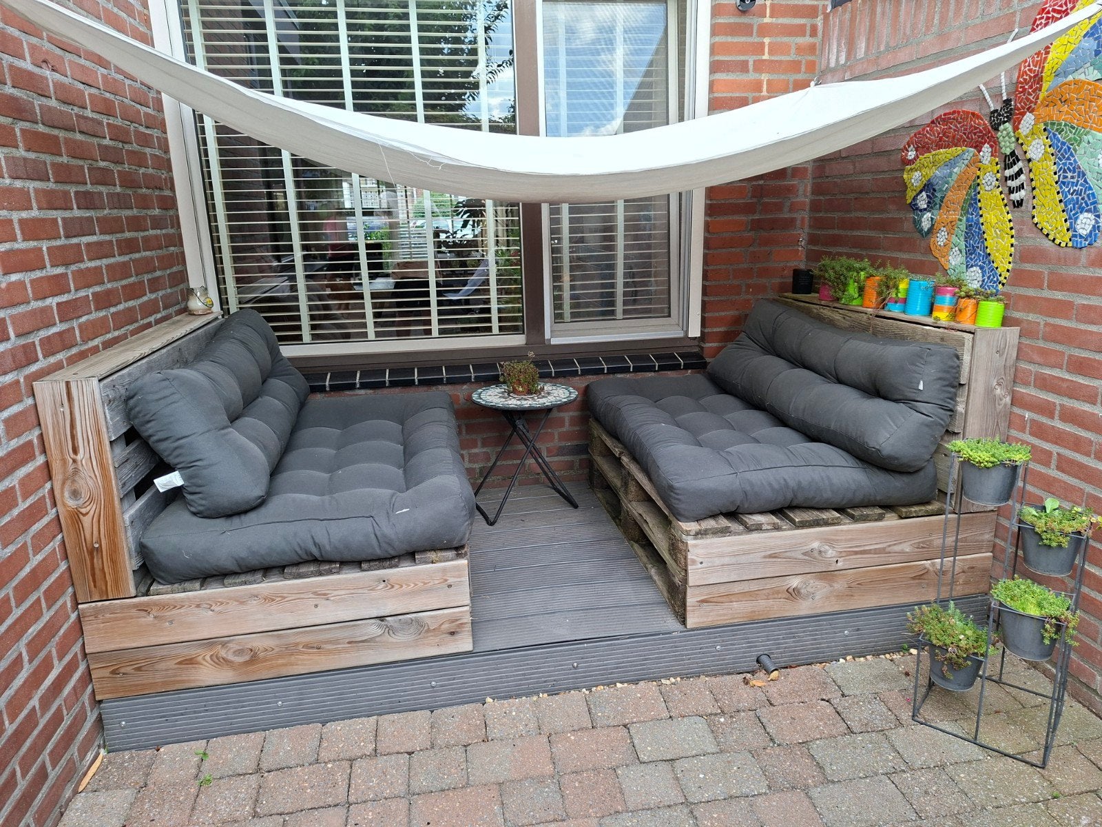 2 europalletbankjes met kussens, Tuin en Terras, Ophalen, Gebruikt, Hout