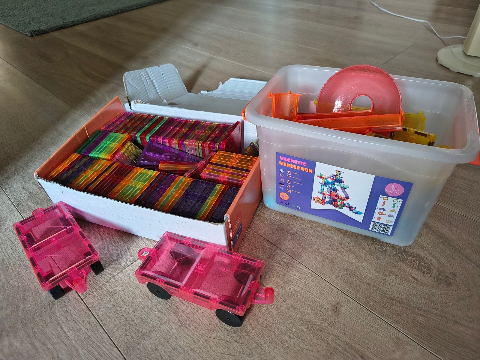 Magnetic tiles pakket en knikkerbaan, Ophalen, Zo goed als nieuw, Overige merken