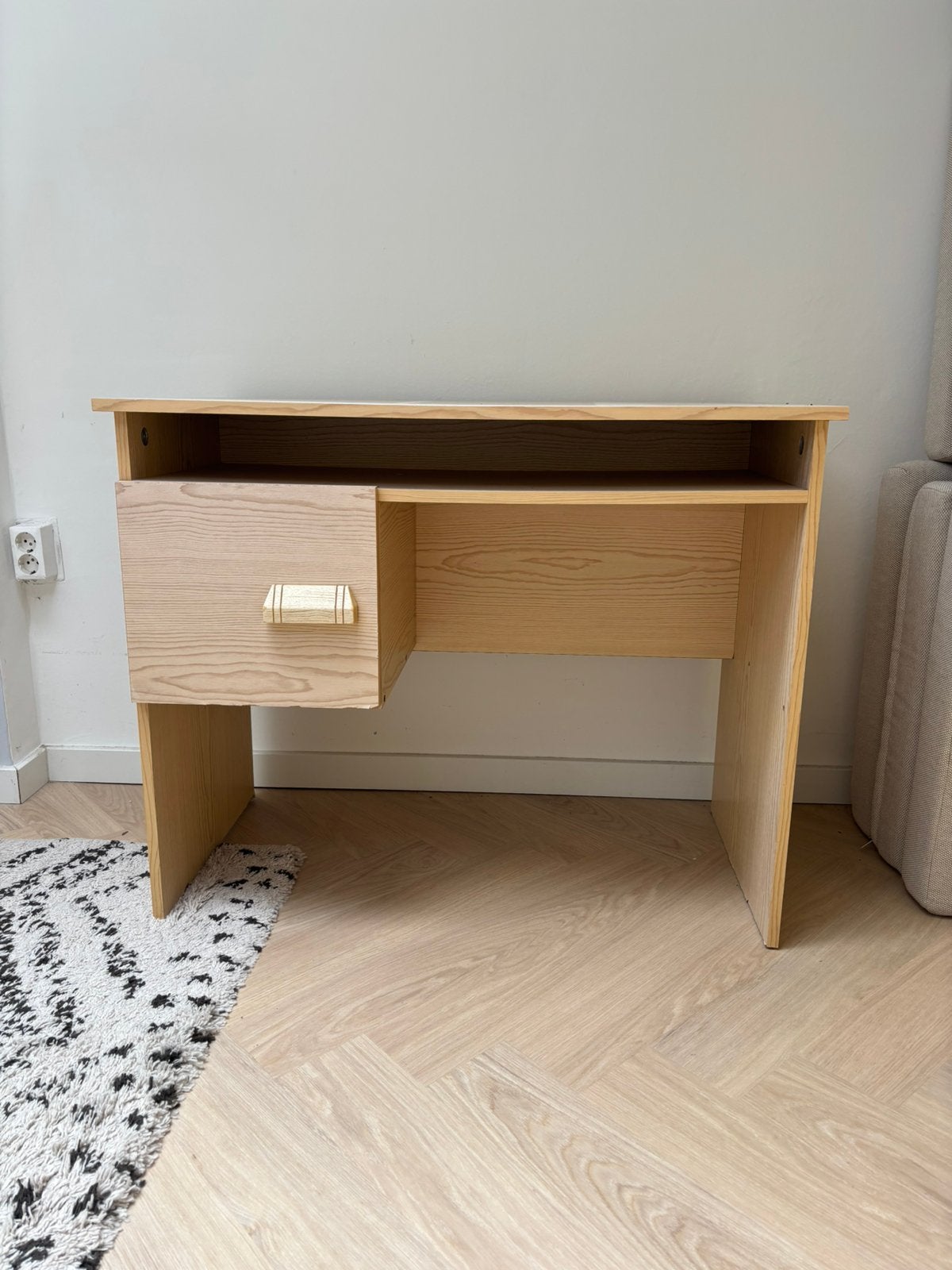 *gratis* Kinderbureautje, Ophalen, Gebruikt, Spaanplaat of MDF, 50 cm