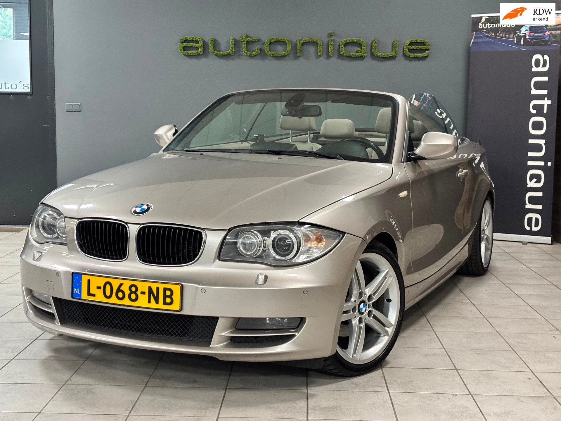 BMW 1-serie Cabrio 125i High Executive automaat M-pakket, Euro 5, Achterwielaandrijving, Gebruikt, Beige