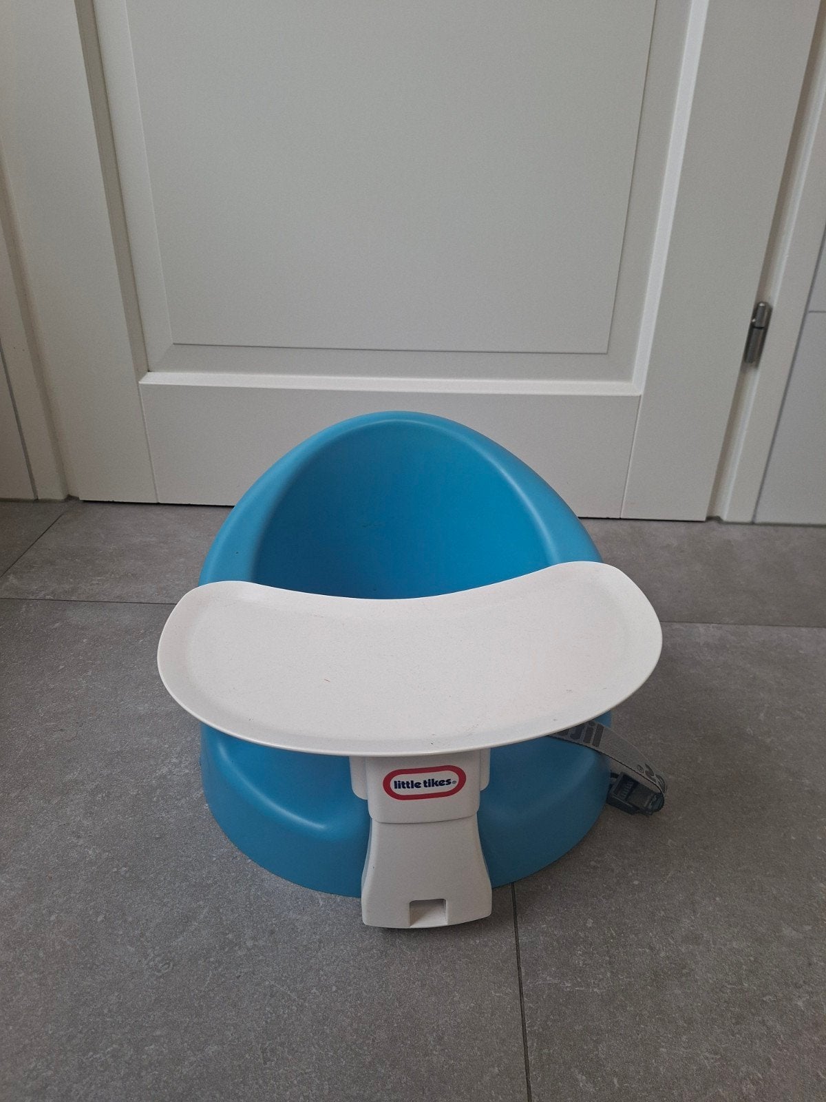 Little Tikes Babyzitje met afneembaar eetblad, Kinderen en Baby's, Kinderstoelen, Ophalen, Gebruikt, Overige typen, Gordel(s)