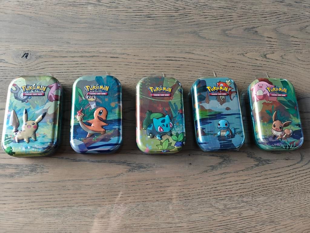 Pokemon Kanto Friends Mini Tin Sealed set Nieuw !, Ophalen of Verzenden, Nieuw, Boosterbox, Foil