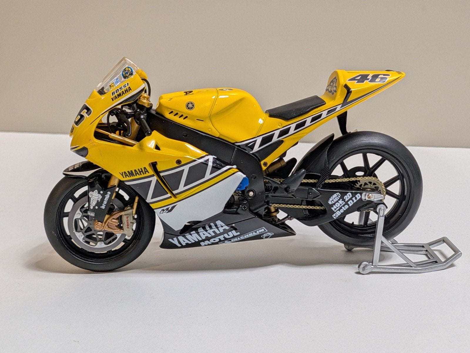 Yamaha YZR-M1 - Valentino Rossi - GP USA 2005 Laguna Seca, Ophalen of Verzenden, Nieuw, 1:9 t/m 1:12, Motor