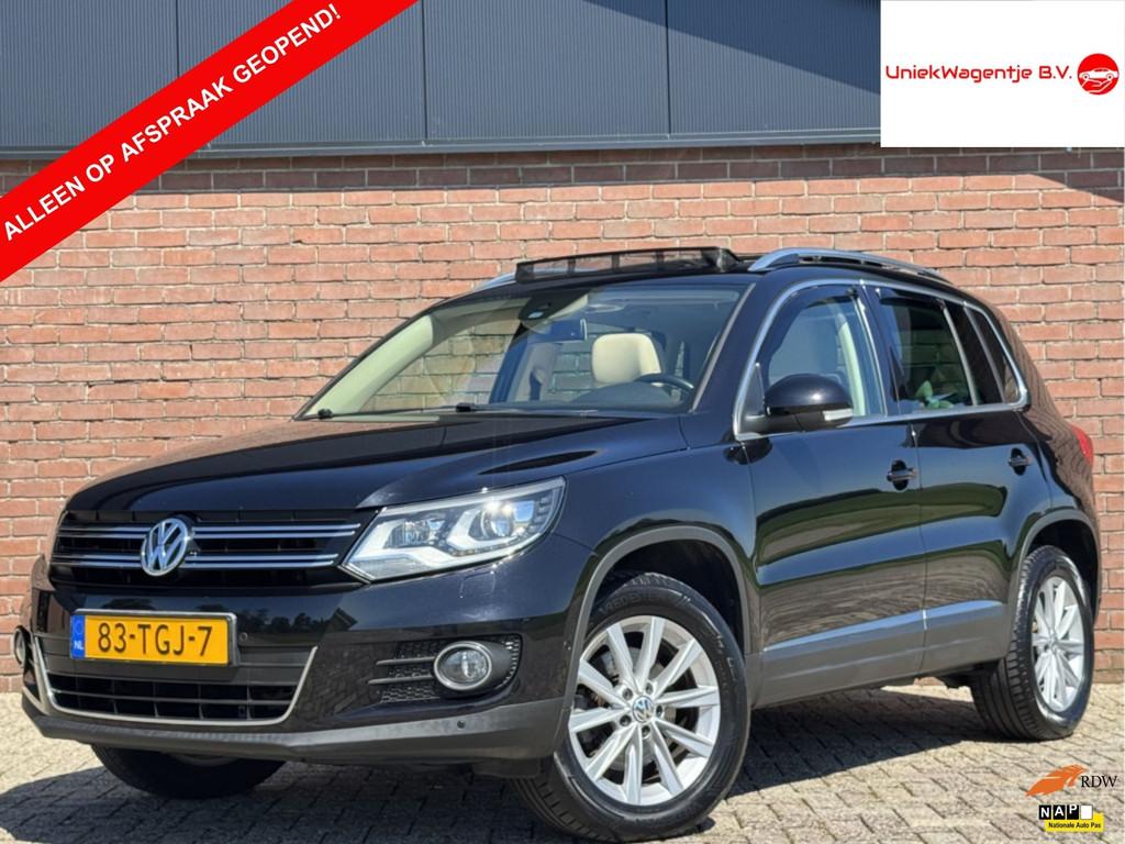 Volkswagen Tiguan 2.0 TSI SPORT&STYLE 4MOTION | NL-AUTO!, Auto's, Volkswagen, Automaat, Euro 5, Gebruikt, Beige
