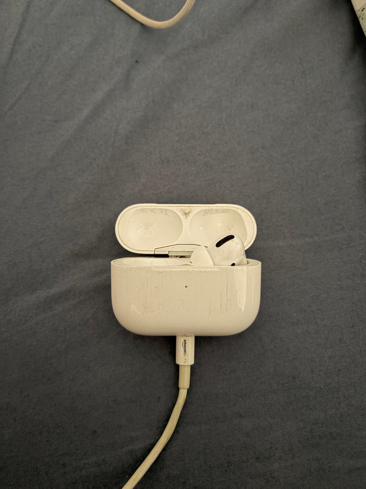 Apple AirPods Pro 1 met Lightning oplaadcase - Rechts, Gebruikt, In gehoorgang (in-ear), Actieve ruisonderdrukking, Ophalen of Verzenden