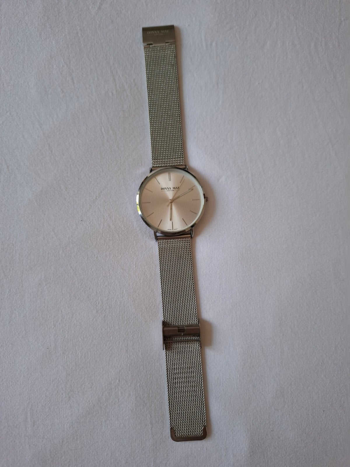Horloge Donna Mae, Ophalen