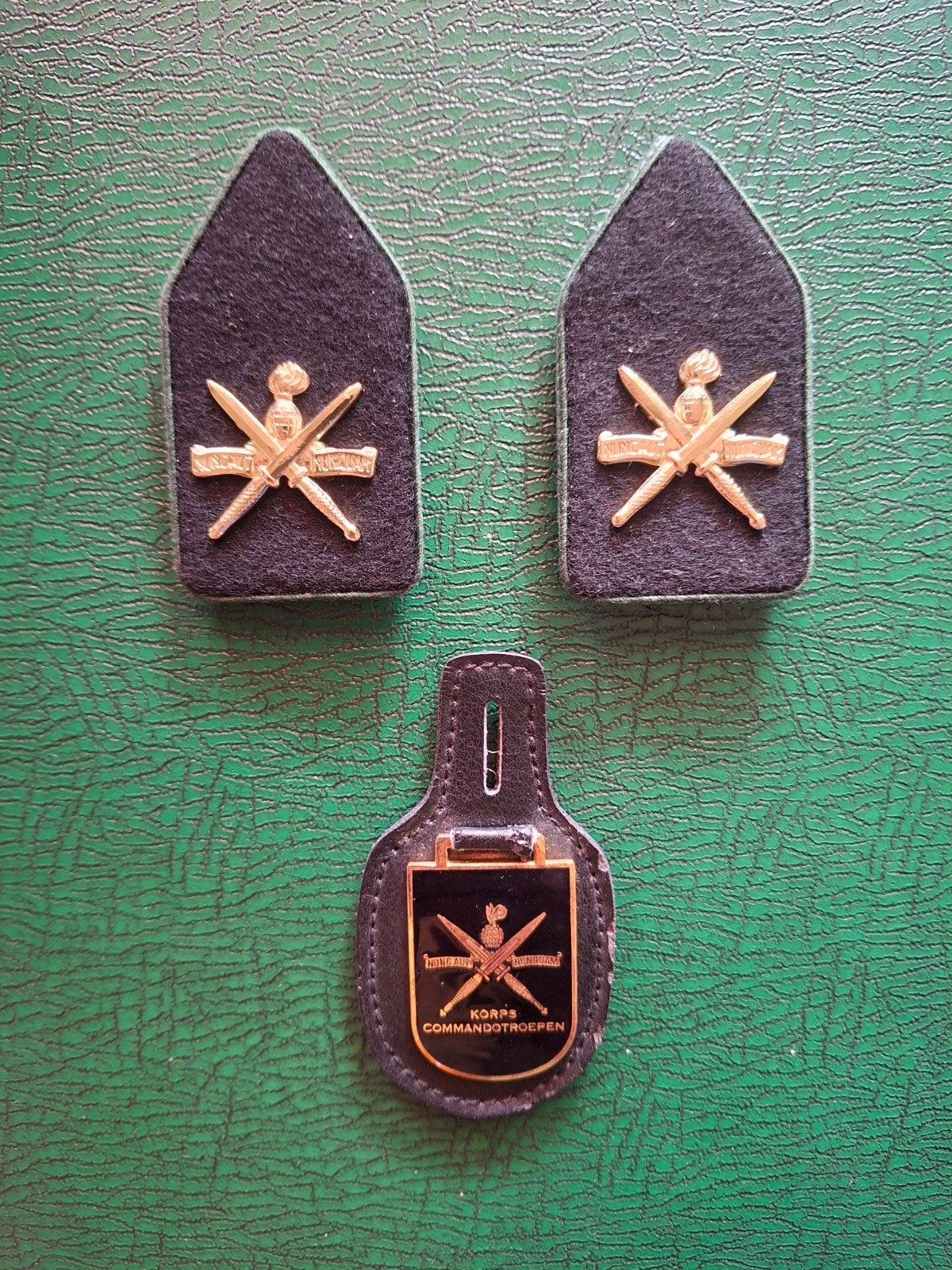 3x artikelen Korps Commando Troepen/ KCT, Verzamelen, Militaria | Algemeen, Ophalen of Verzenden, Landmacht, Nederland, Embleem of Badge