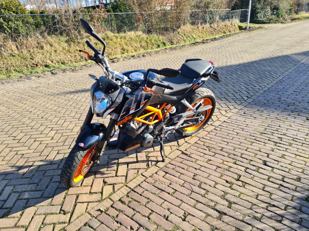 KTM 390 Duke bj2014 30KW 17dkm

Leuke A2 motorfiets, 390 cc, Occasion, Particulier, Minimaal motorrijbewijs A2