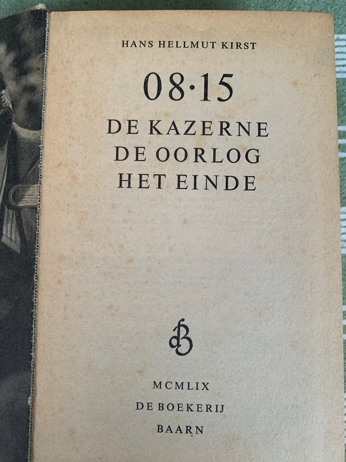 08/15 De kazerne de oorlog het einde - Hans Hellmut Kirst, Boeken, Oorlog en Militair, Ophalen of Verzenden, 1945 tot heden, Gelezen