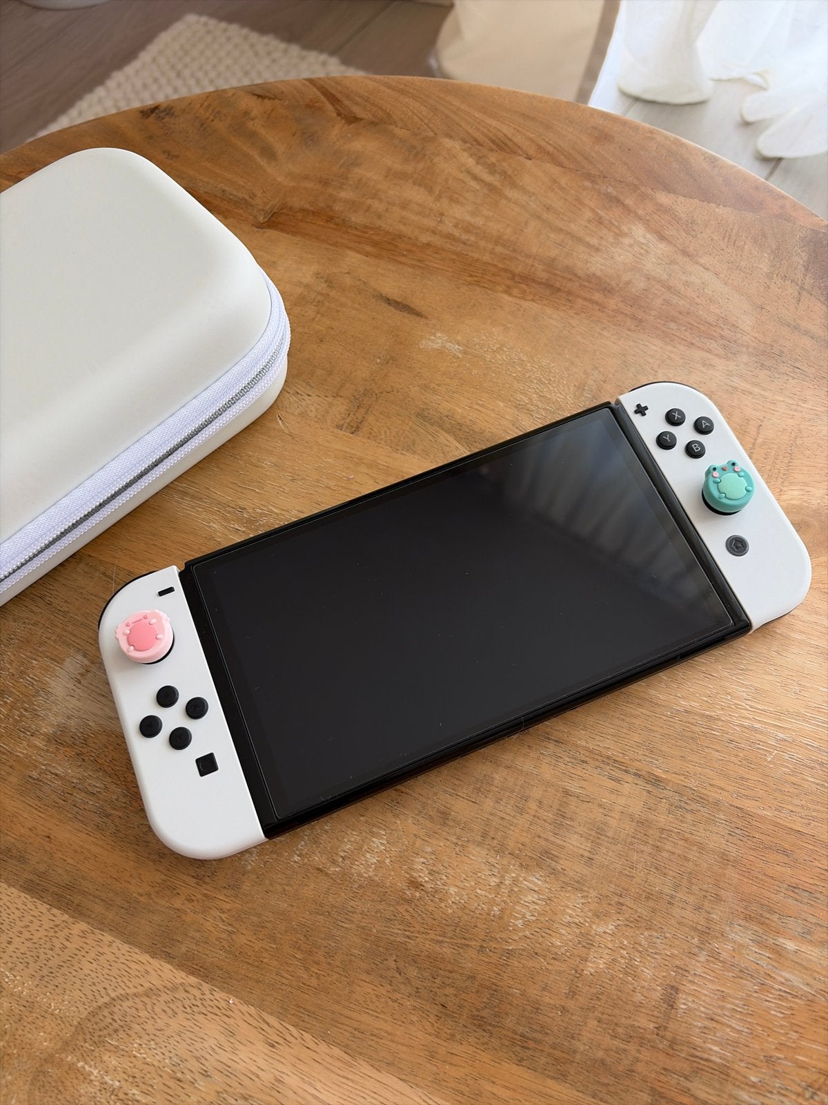 Nintendo Switch OLED met 2 games en accessoires, Spelcomputers en Games, Spelcomputers | Nintendo Switch, Zo goed als nieuw, Switch OLED
