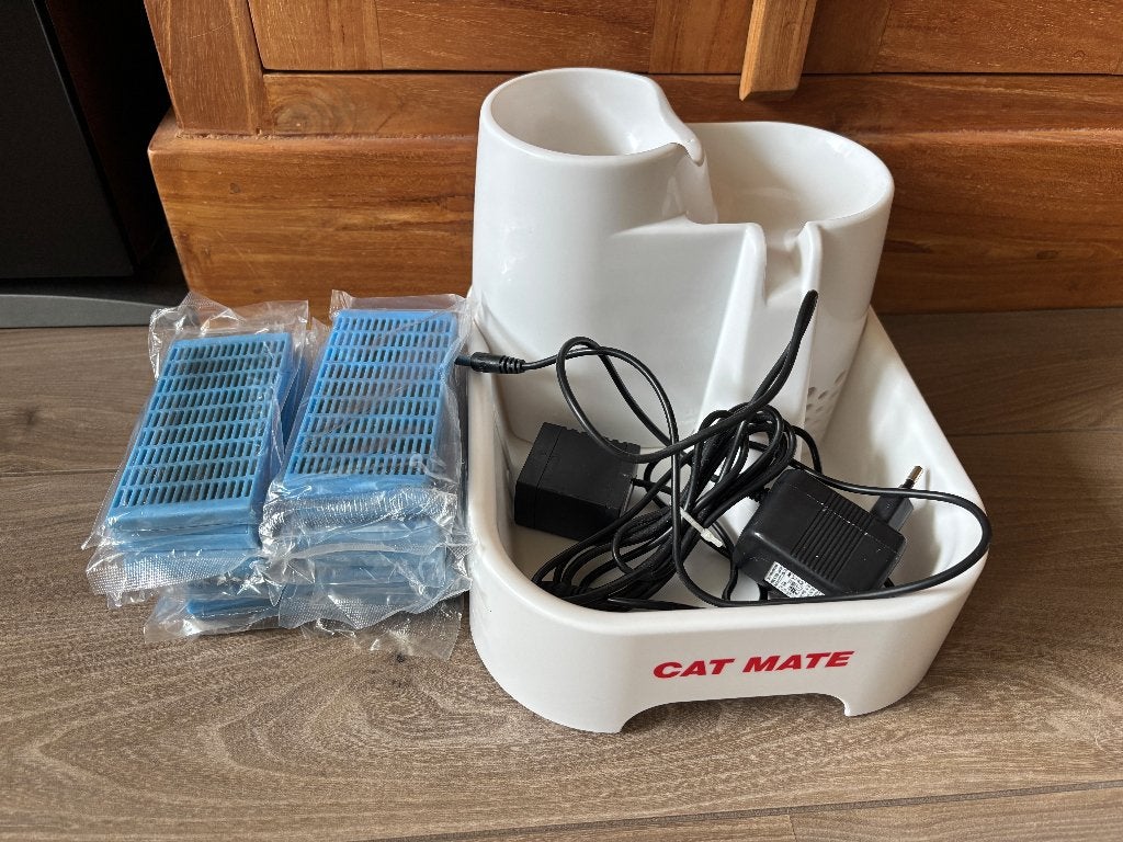 Katten / kleine hond drinkfontein met filters, Ophalen of Verzenden, Zo goed als nieuw