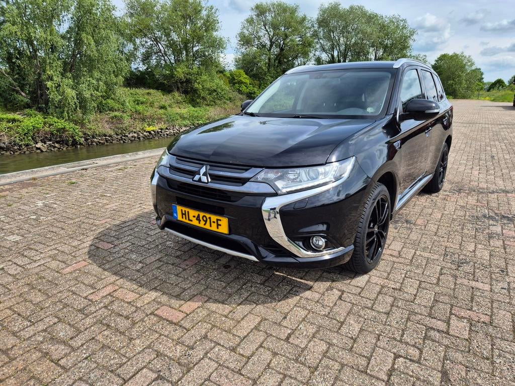 Mitsubishi Outlander 2.0 Dohc Mivec Phev 203pk 4WD CVT 5P, 1998 cc, Outlander, Zwart, 4 cilinders