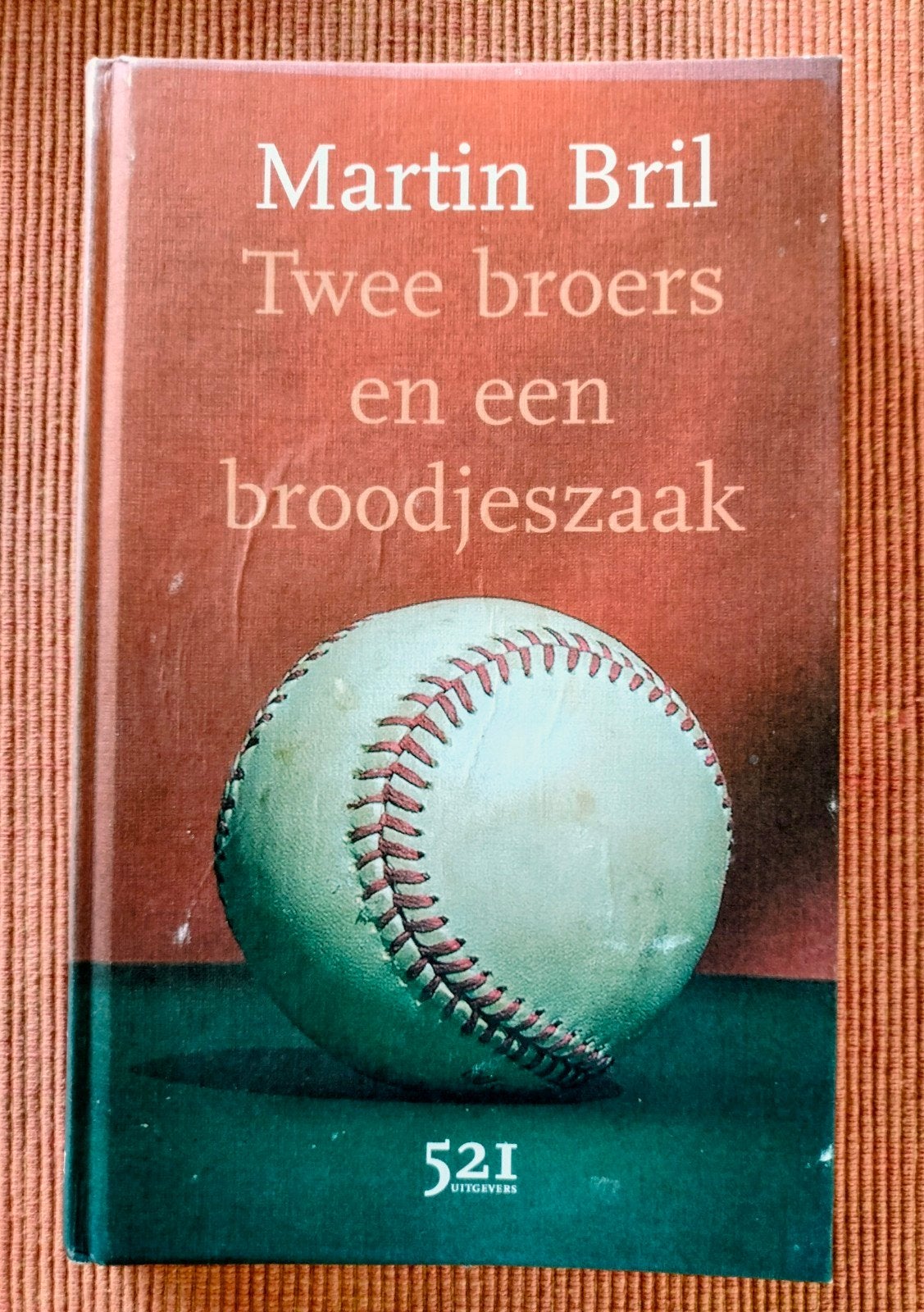 Martin Bril - Twee broers en een broodjeszaak, Gelezen, Martin Bril, Ophalen of Verzenden, Nederland