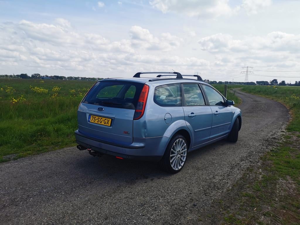 Ford Focus 1.6 titanium leren bekleding, 1596 cc, Zwart, 4 cilinders, Handgeschakeld