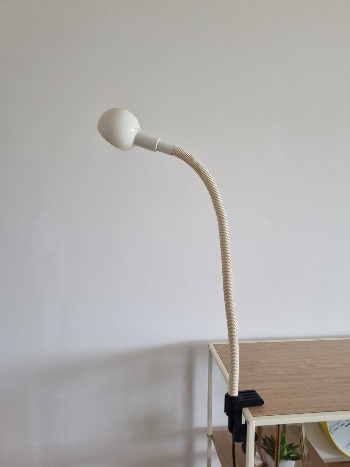 Vintage Valenti klemlamp met flexibele arm, wit, Huis en Inrichting, Lampen | Tafellampen, Wit, Ophalen of Verzenden, Vintage