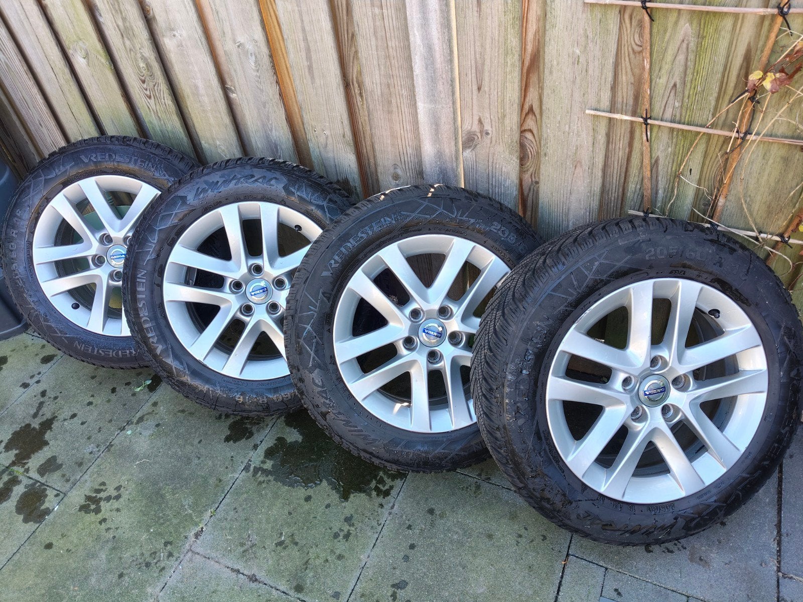 Volvo Naos velgen met z.g.a.n. Vredestein Wintrac  banden, Ophalen, Gebruikt, 16 inch, Banden en Velgen