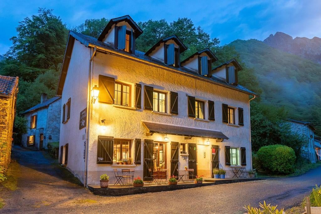 Kleinschalig berghotel te koop, Dorp, Overige soorten, Frankrijk, 11 kamers
