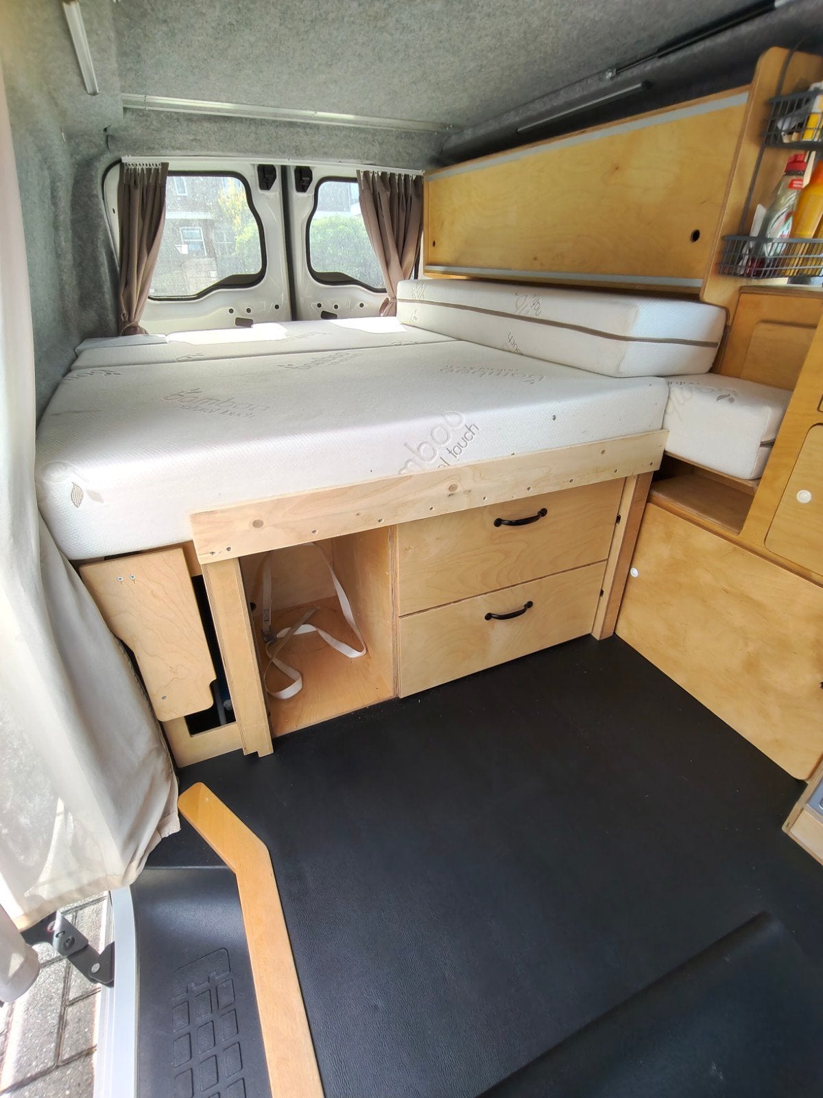 camper uitschuif bed inrichting interieur, Ophalen