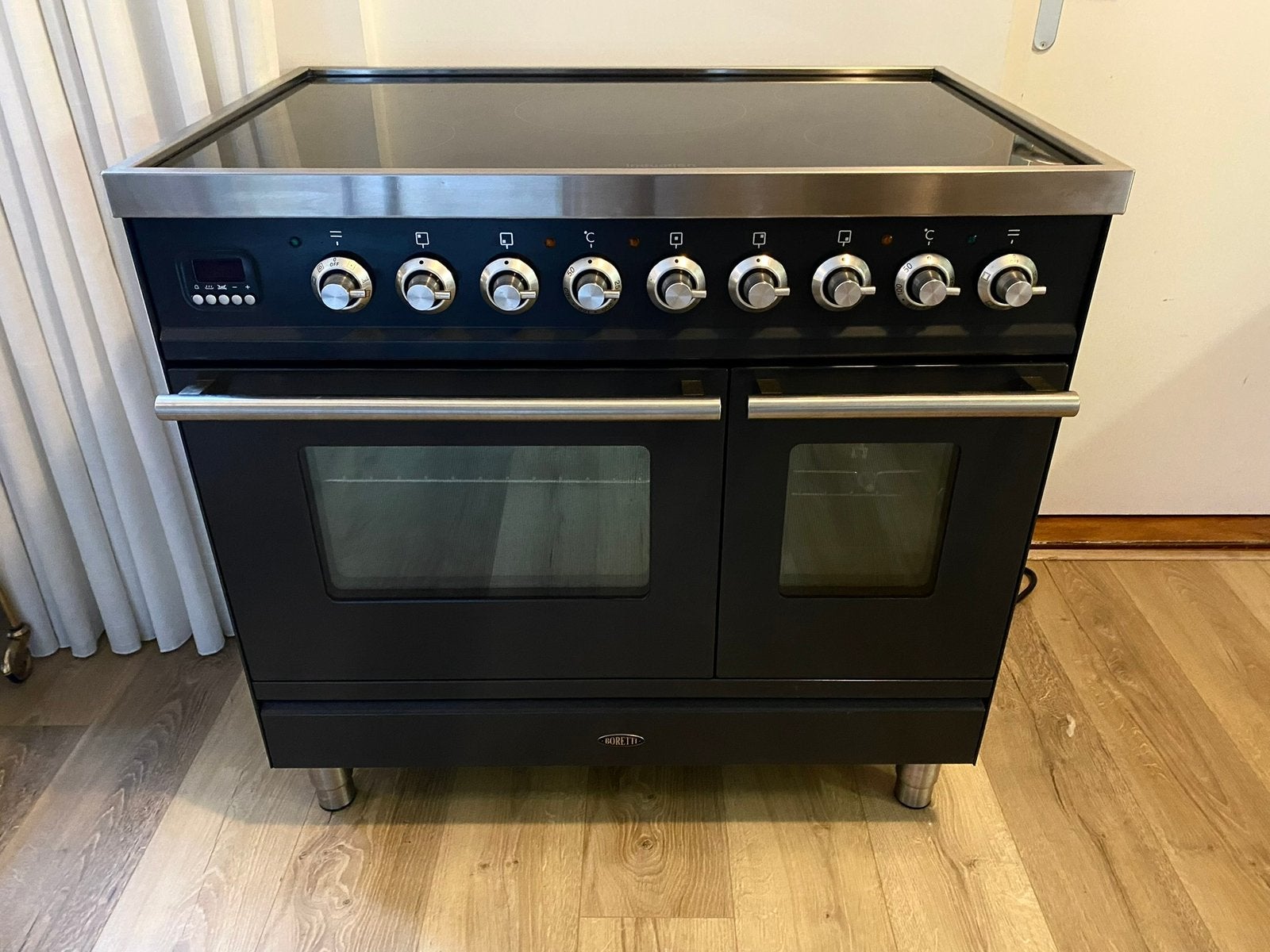 Geweldig 90cm Boretti/Ilve inductie fornuis! Zwart - 2 ovens, Witgoed en Apparatuur, Kookplaten, Zo goed als nieuw, Inbouw, Inductie
