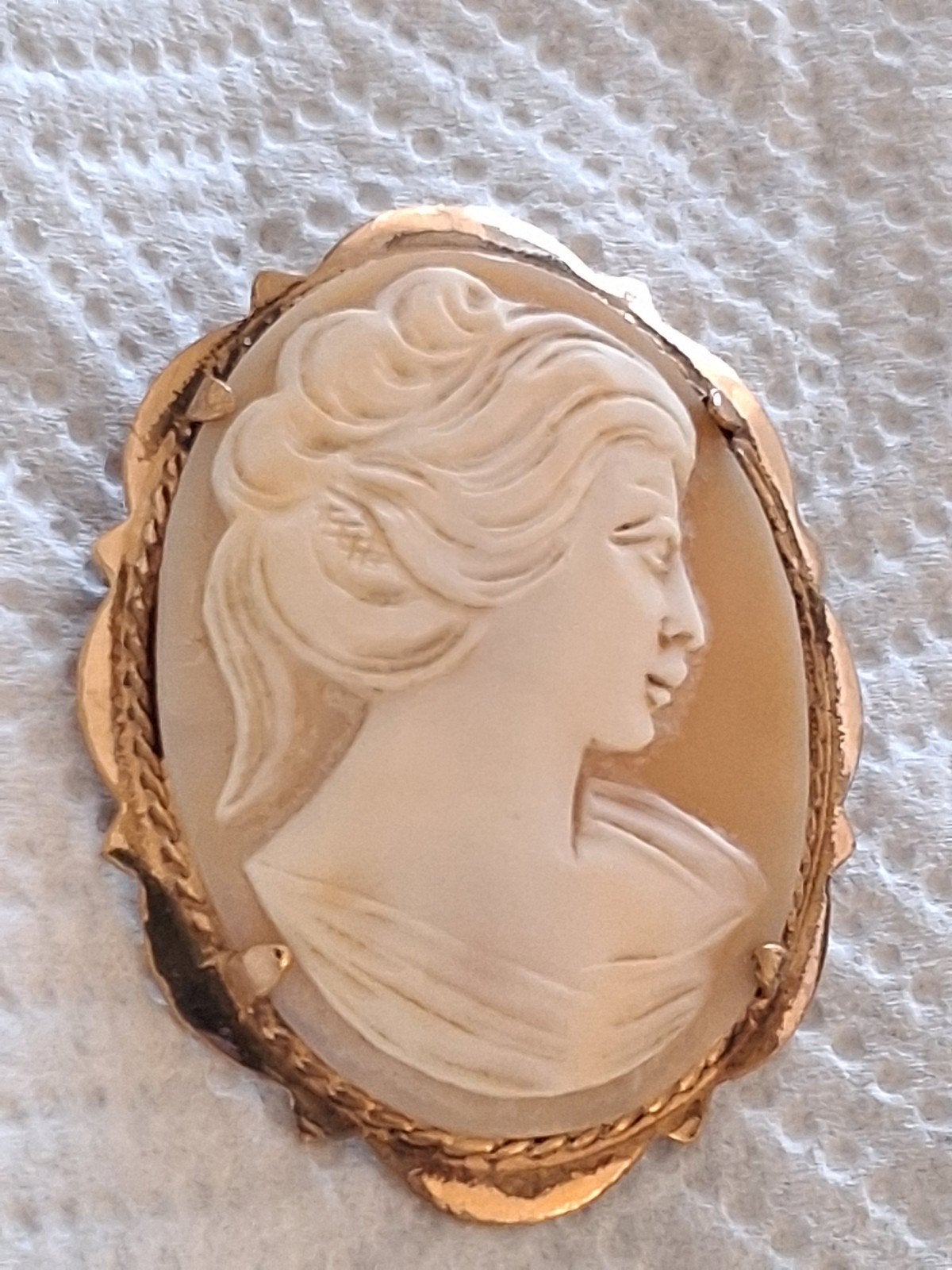 Antieke victoriaanse Camee Broche - Mizpah - Goudkleurig, Sieraden, Tassen en Uiterlijk, Antieke sieraden, Ophalen of Verzenden