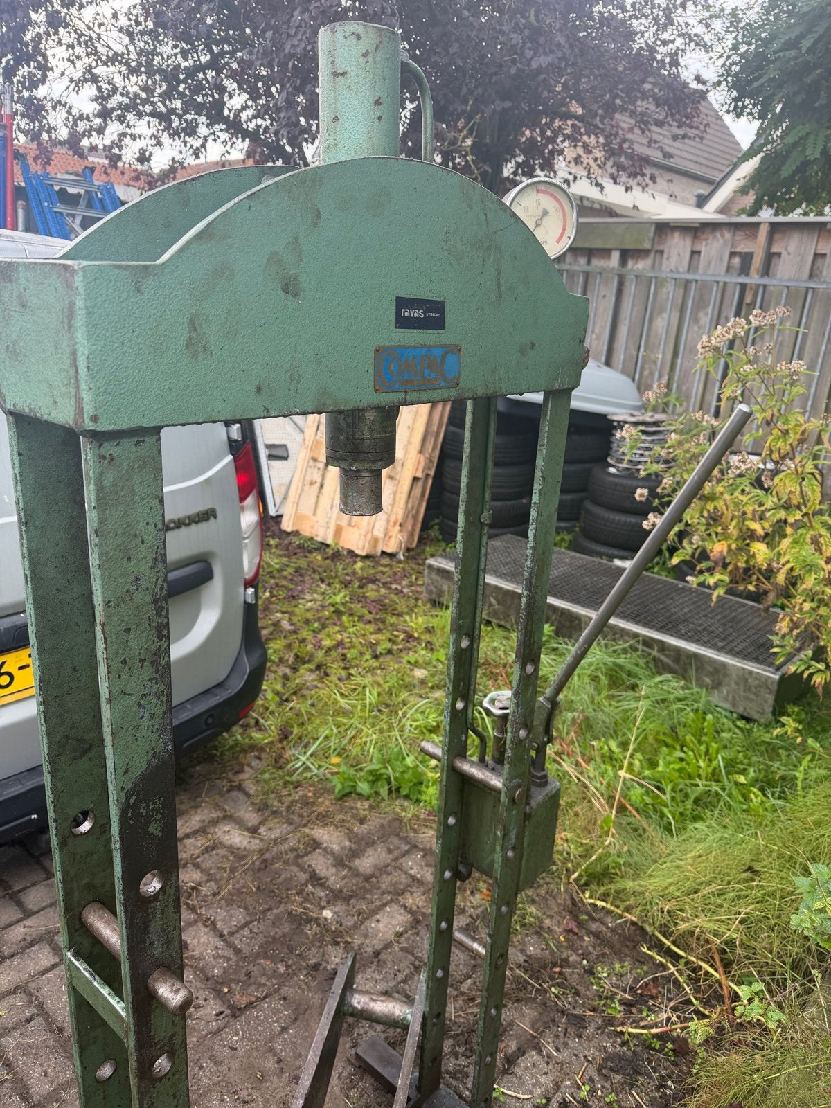 Werkplaats /hydraulische pers- compac 15 ton, Ophalen, Gebruikt