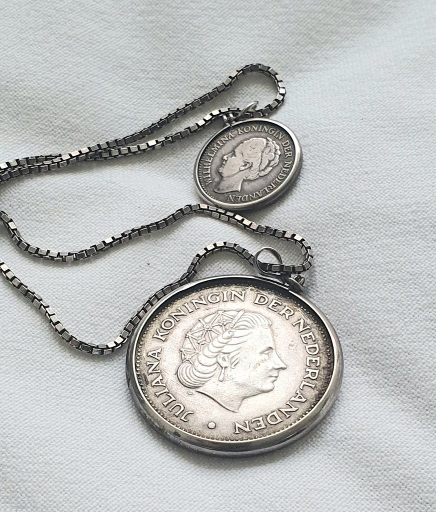 Zilveren ketting met Juliana en Wilhelmina munten, Met hanger, Gebruikt, Ophalen of Verzenden, Zilver
