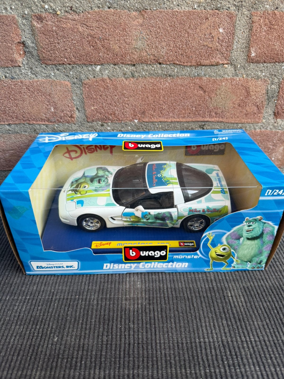 1:24 Disney Collection Chevrolet Corvette, Hobby en Vrije tijd, Ophalen of Verzenden, Nieuw, Auto, Bburago