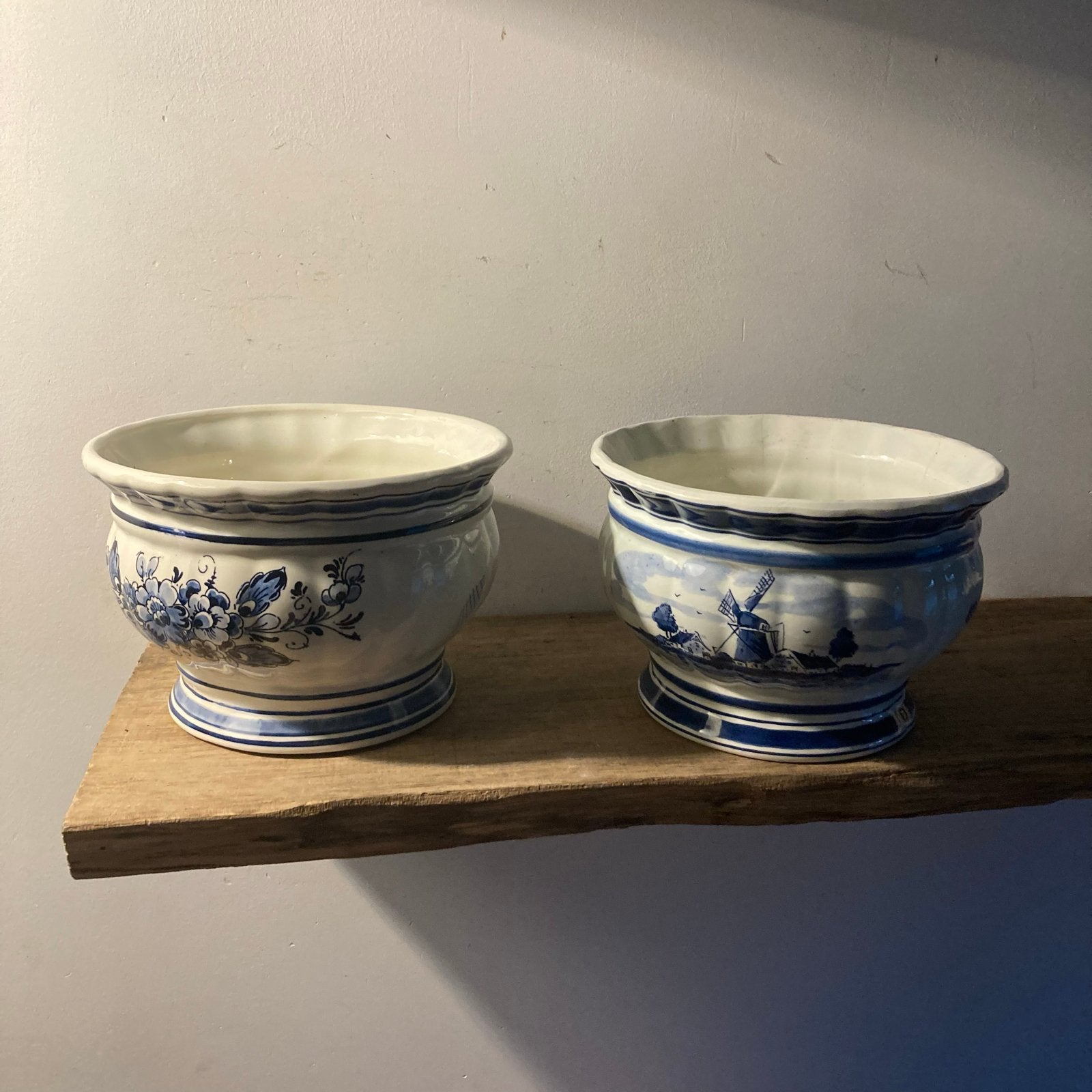 Twee mooie Delfts blauwe bloempotten, Ophalen of Verzenden