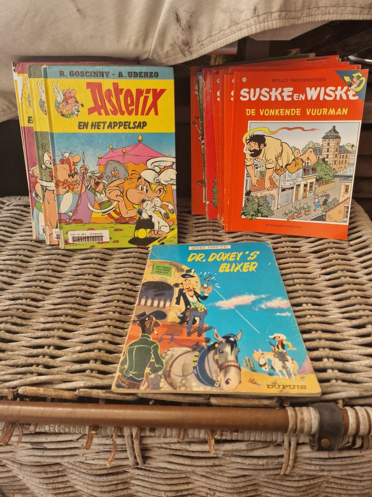 Stripboeken: Asterix, Suske en Wiske, Lucky Luke (partij), Boeken, Ophalen of Verzenden