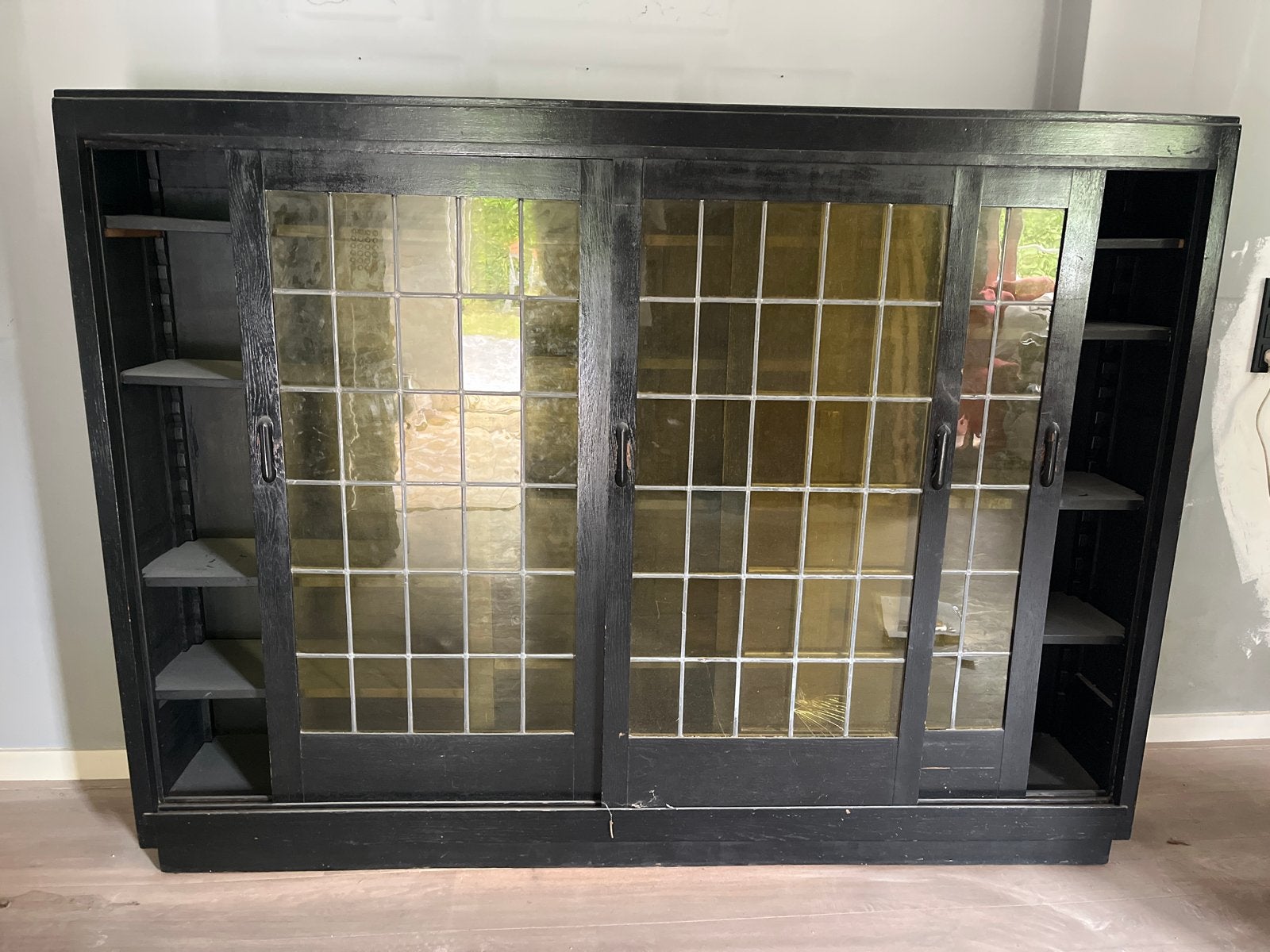 Massief houten kast met glas in lood schuifdeuren, Ophalen