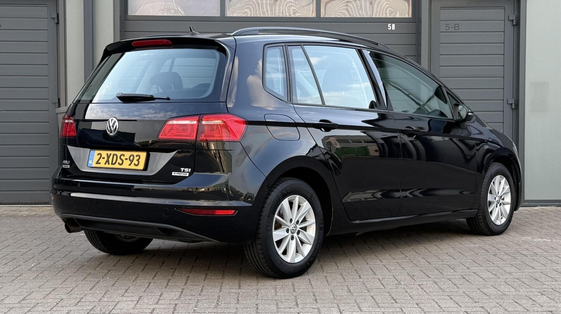 Volkswagen Golf Sportsvan 1.2 TSI 110pk Comfortline | Trekha, Auto's, Dealer onderhouden, Stof, Gebruikt, Zwart