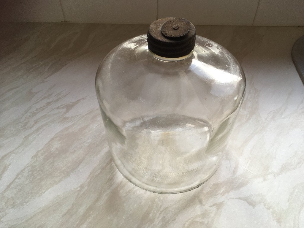 kerosine glazen fles veer ijzeren dop antiek glas, Antiek en Kunst, Ophalen