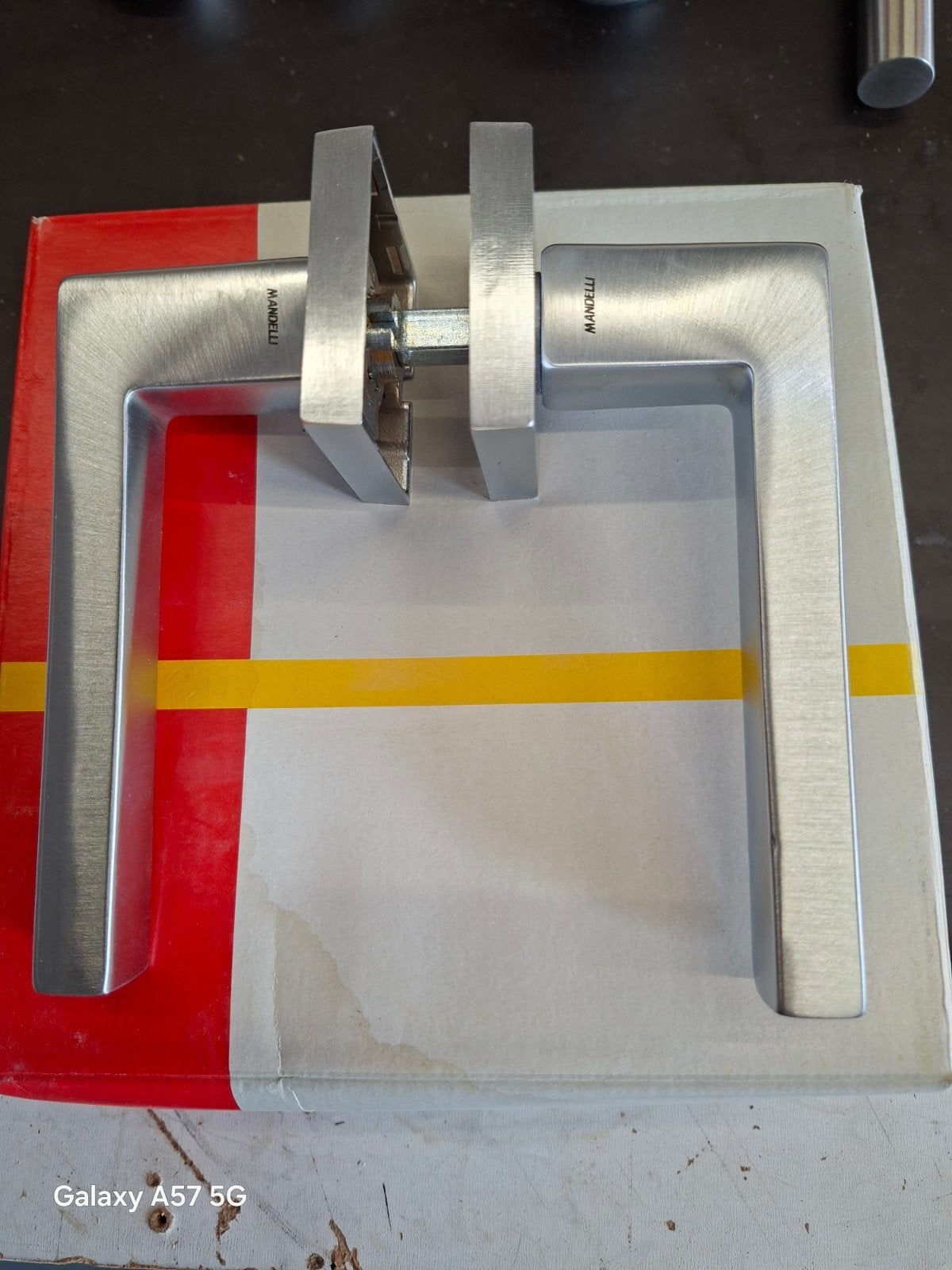 Deurkrukken Mandelli mat chroom, Ophalen of Verzenden, Nieuw, Chroom, Klink of Kruk