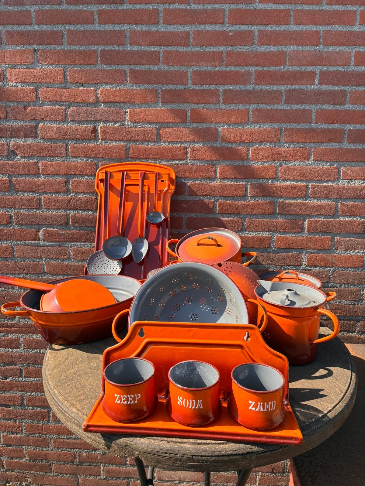 Brocante keukenspullen, Ophalen