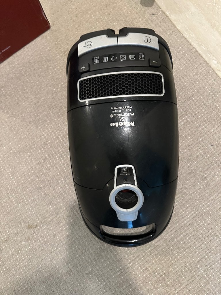 Miele stofzuiger defect, Witgoed en Apparatuur, Stofzuigers, Geschikt voor harde vloeren, Miele, 2000 watt of meer, Niet werkend