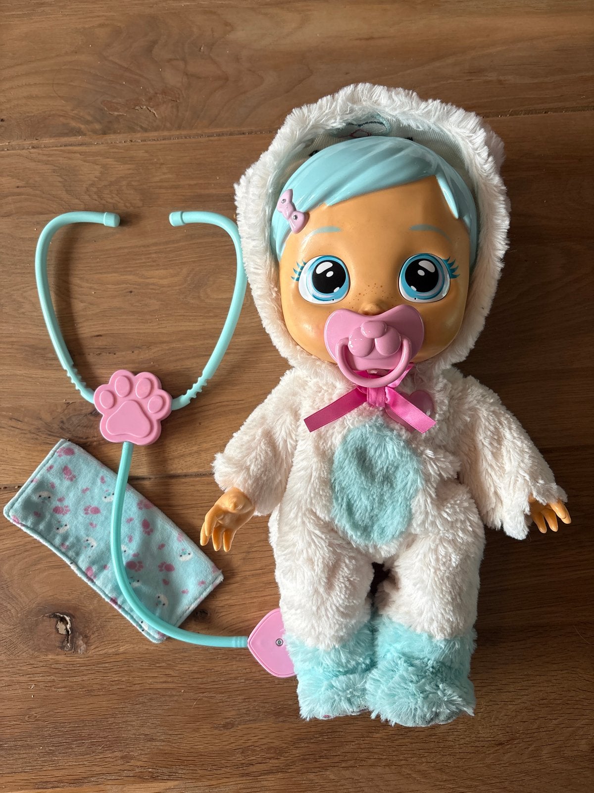 Cry Babies babypop met stethoscoop, Kinderen en Baby's, Speelgoed | Poppen, Ophalen of Verzenden, Zo goed als nieuw, Babypop