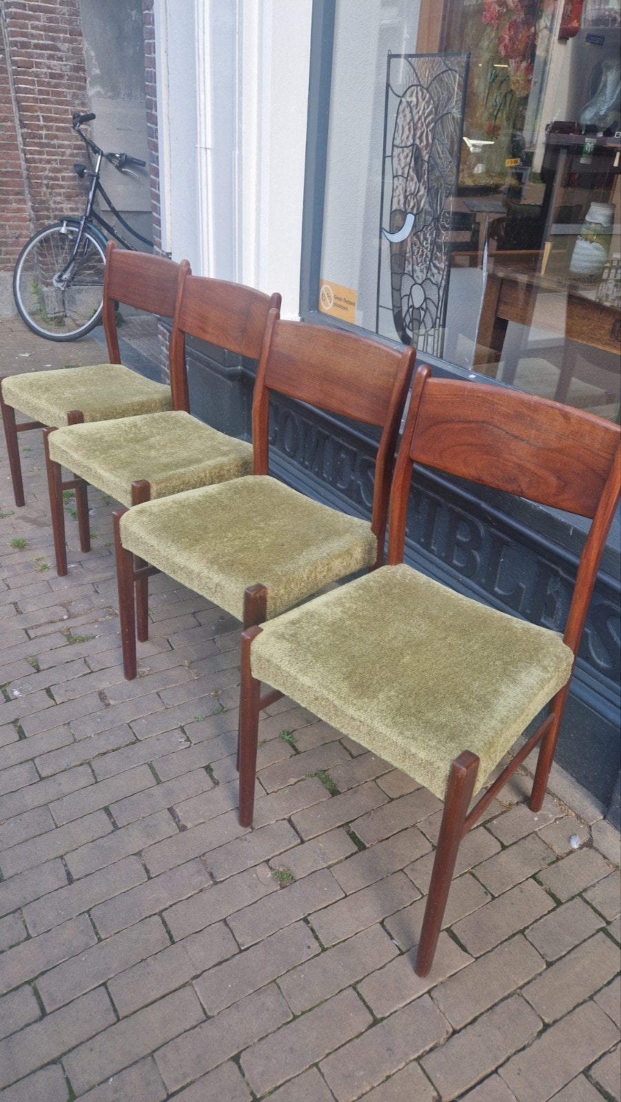 Set van 4 vintage eettafelstoelen met houten frame, Ophalen
