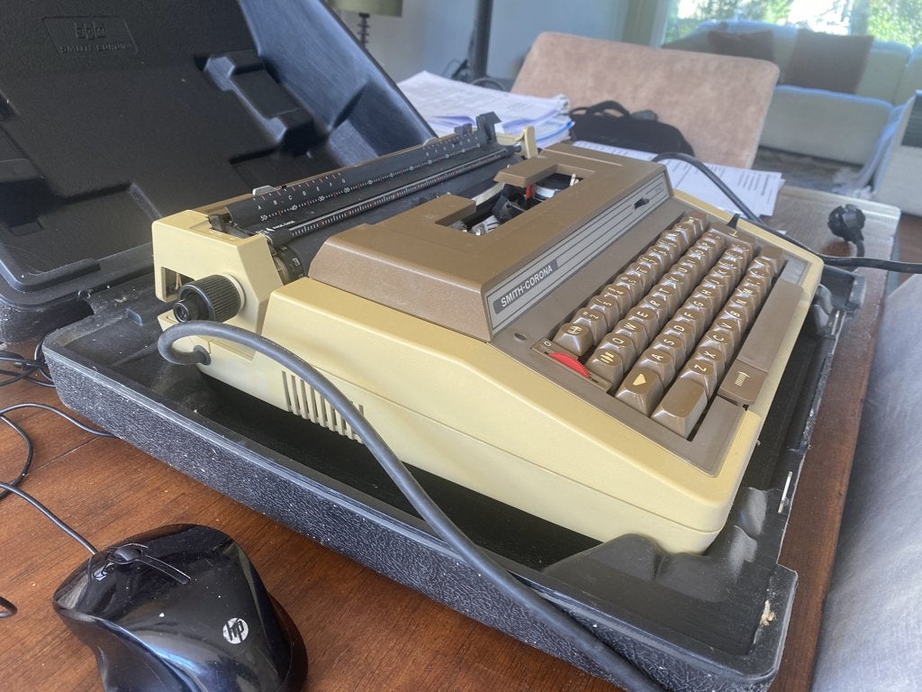 oude elektrische typemachine in oorspronkelijke koffer., Ophalen, Gebruikt