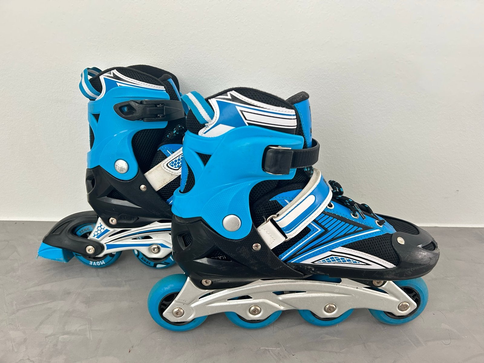 Move Adam inline skates - Lichte gebruikssporen, prima staat, Sport en Fitness, Skeelers, Inline skates 4 wielen, Ophalen, Overige merken