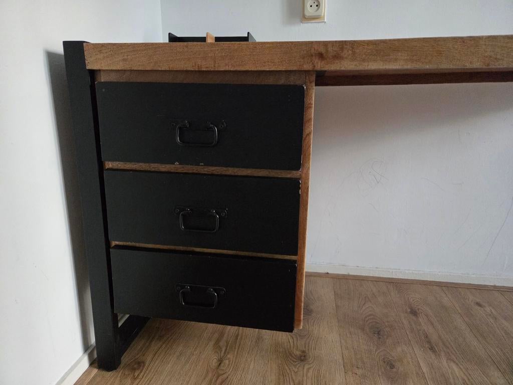 bureau  mangohout met metalen frame en lades, Huis en Inrichting, Bureaus, Ophalen of Verzenden