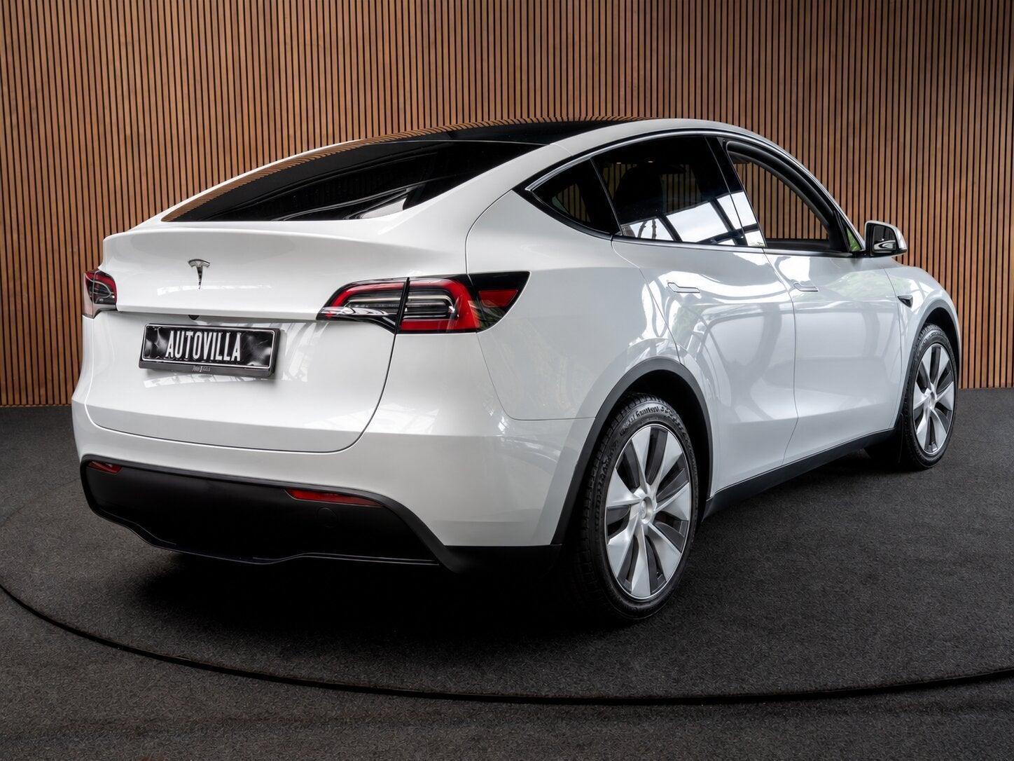 Foto 6 van Tesla Model Y Long Range Dual Motor AWD 351pk Navi Camera Le